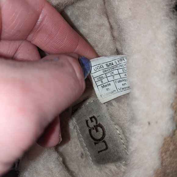 Women Size 8 UGG Brown Suede Moccasin Slippers - Picture 3 of 4